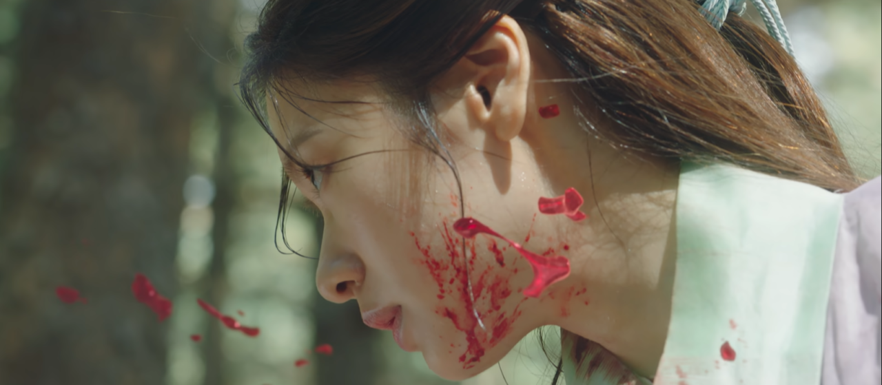 Os personagens Jang Uk e Naksu juntos após o combate final na série Alquimia das Almas.