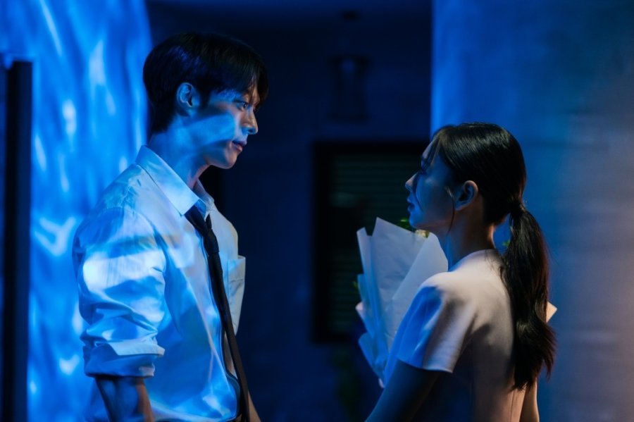 Cena do dorama Beijo Explosivo na Netflix