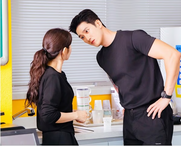 Cena do primeiro episódio de Febre de Primavera com An Bo-hyun.
