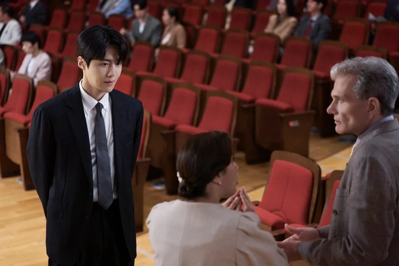 Kim Seon-ho e Go Youn-jung rindo nos bastidores de O Amor Pode Ser Traduzido.