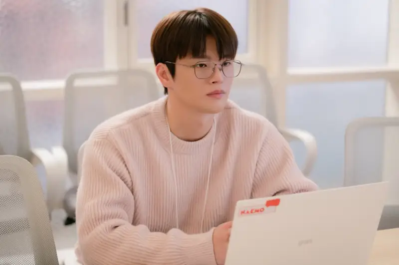 Ator Seo In-guk como Park Gyeong-nam em Namorado por Assinatura.

