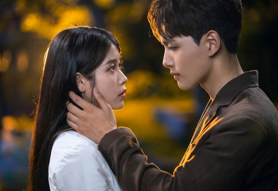 Química entre o casal protagonista de Hotel Del Luna.