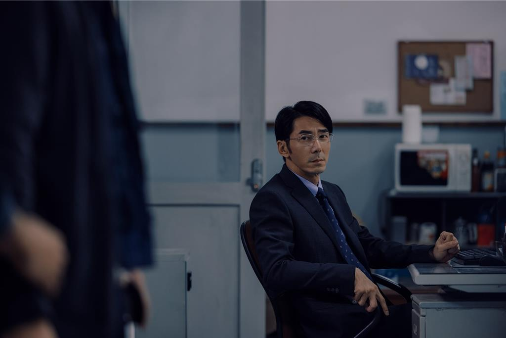 Lee Lee-jen entra em conflito frequente com seu colega Ekin Cheng.