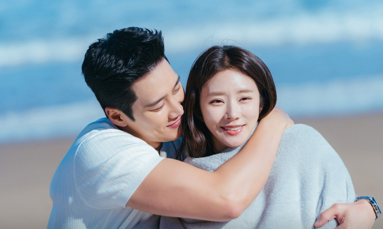  Lee Joo Bin e Ahn Bo Hyun caracterizados no dorama Febre de Primavera.