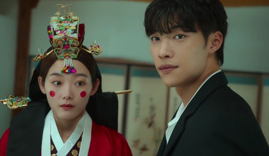 protagonistas de Mr. Plankton em cena emocional