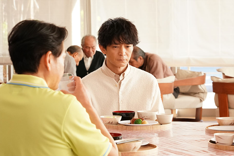 cena lenta e introspectiva em drama japonês da Netflix