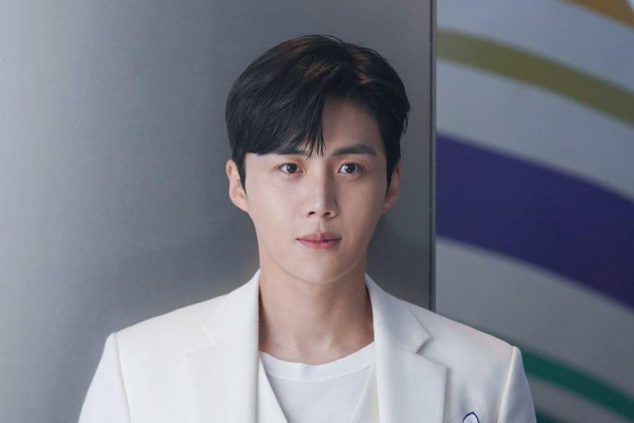 Kim Seon-ho em retrato recente após controvérsia.