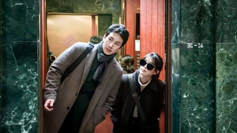 Close de personagem em dorama coreano expressando emoção sem diálogo.