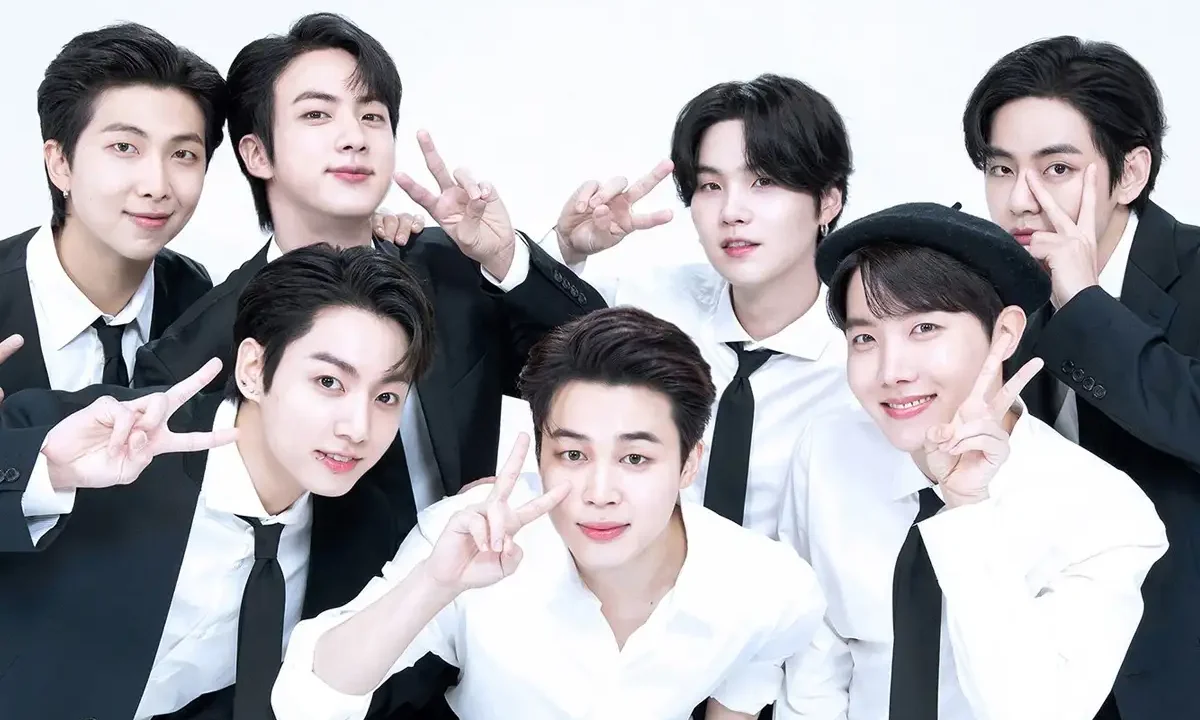 Integrantes do BTS se reúnem publicamente após o serviço militar, confirmando a aguardada turnê mundial Arirang.