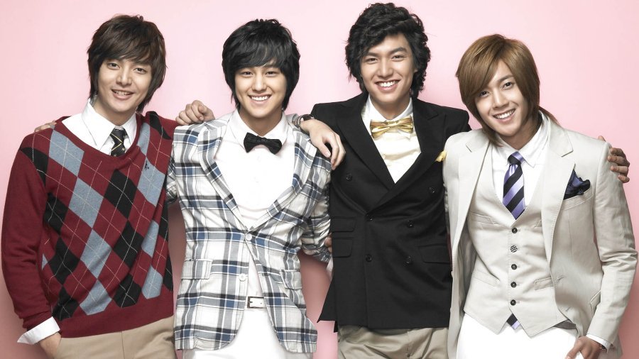 Ator Lee Min-ho liderando o grupo F4 na clássica série asiática Boys Over Flowers.