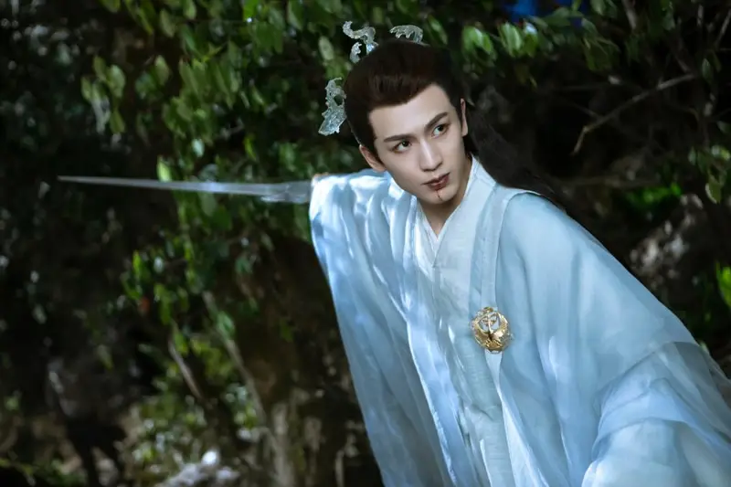 Ator Zhang Linghe no dorama de fantasia Love Between Fairy and Devil.