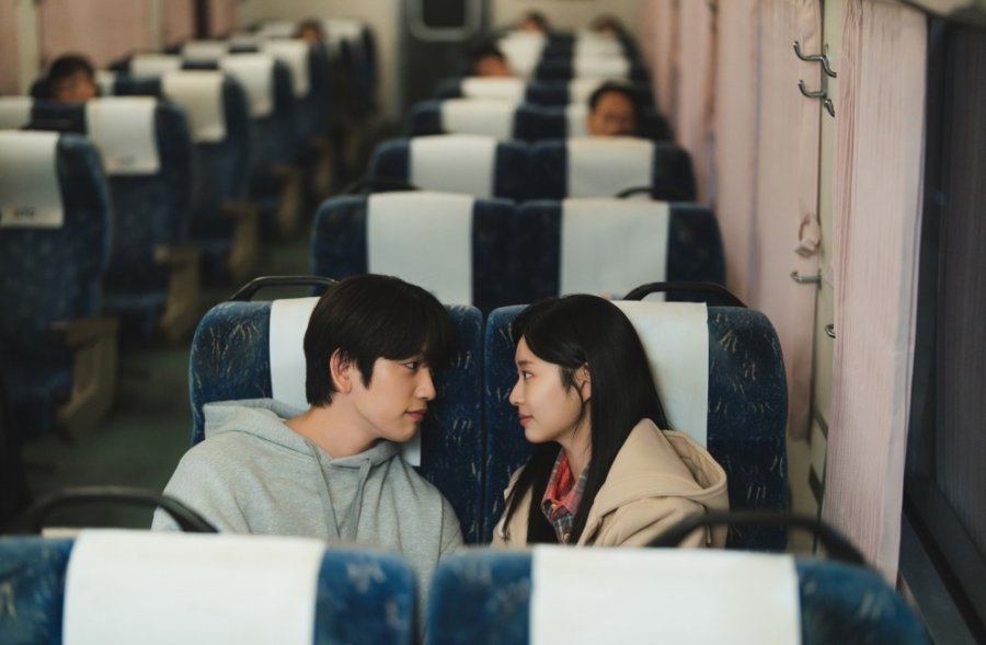 Cena dramática do dorama Um Amor que Ilumina, mostrando a complexidade da trama.
