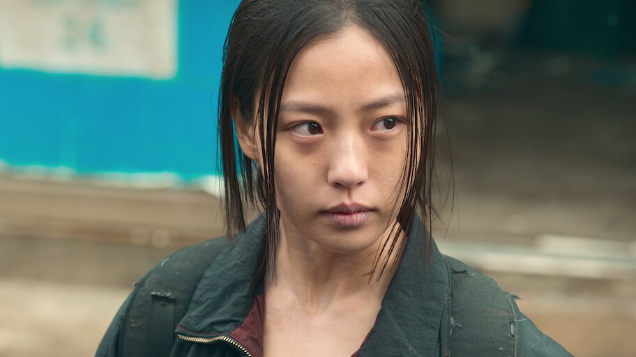 Go Youn-jung como Park Yu-ri em cena de Sweet Home.