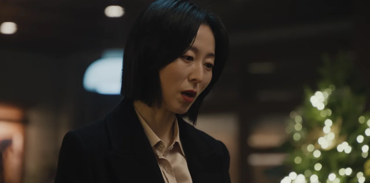 A atriz Bae Jong Ok caracterizada como a estrela Oh Jeong Hui.