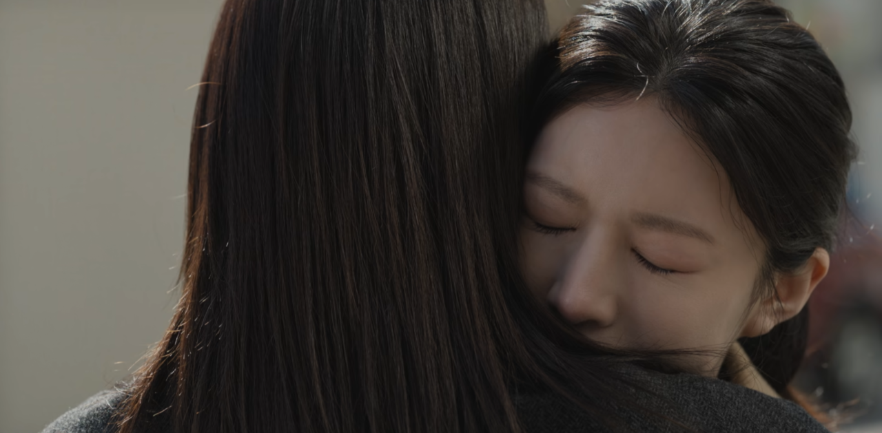 A atriz Go Youn Jung em uma cena de tom intimista e familiar.