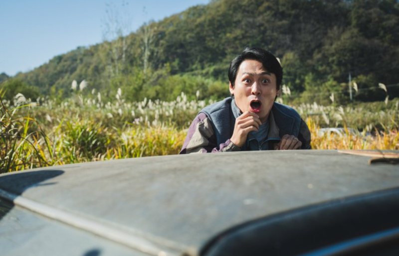 O ator Choi Dae-hoon caracterizado como Son Kyung-hoon.