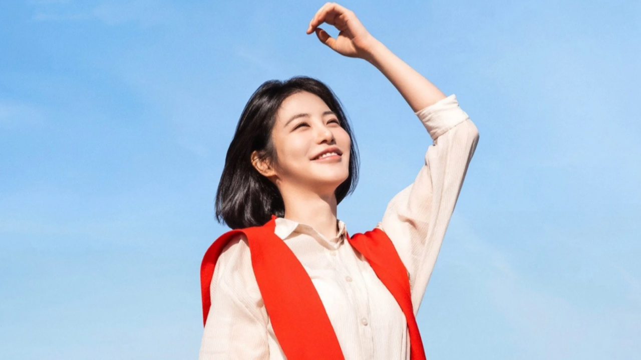 Atriz sul-coreana Shin Ye-eun com uniforme de enfermagem.