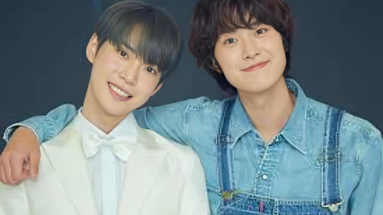 O ator Gong Myung e o cantor Doyoung lado a lado.