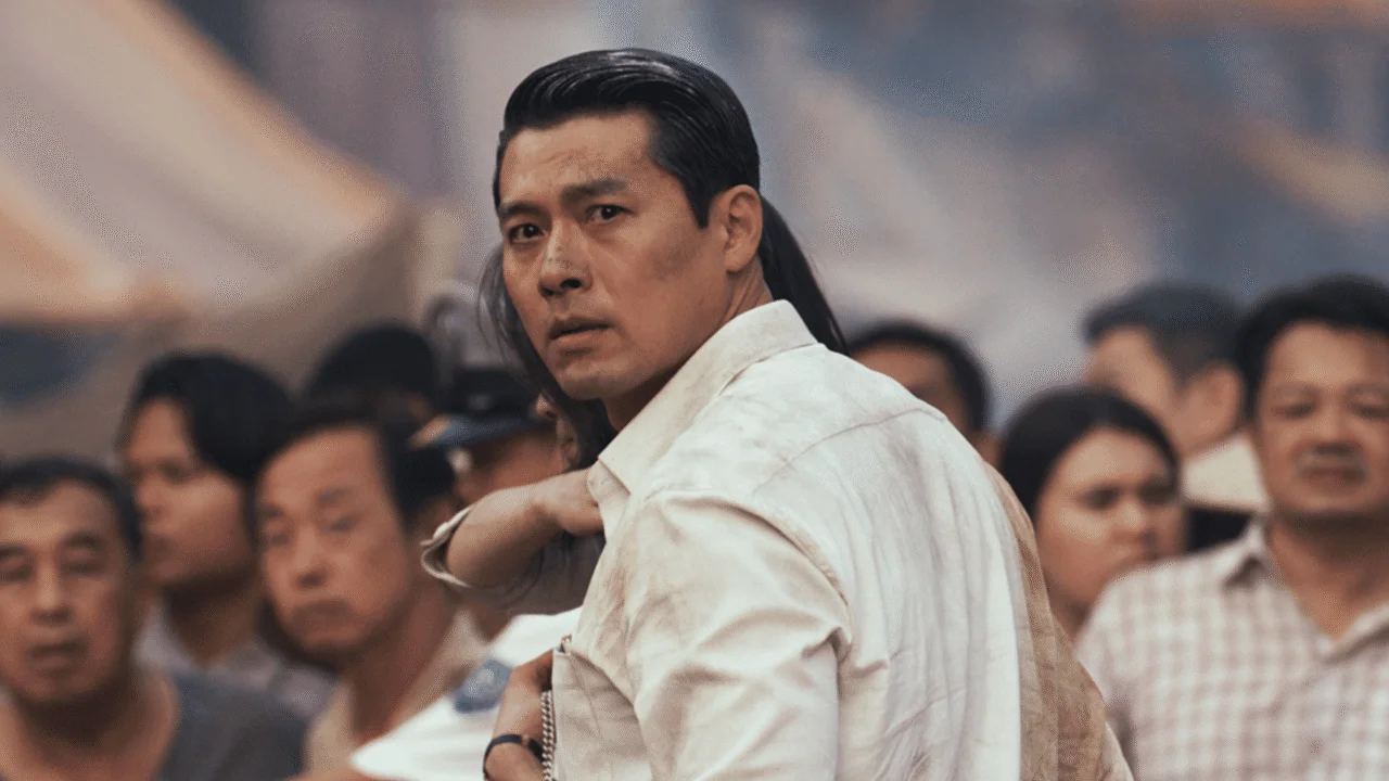 Os atores Hyun Bin e Jung Woo-sung caracterizados em trajes dos anos 1970.