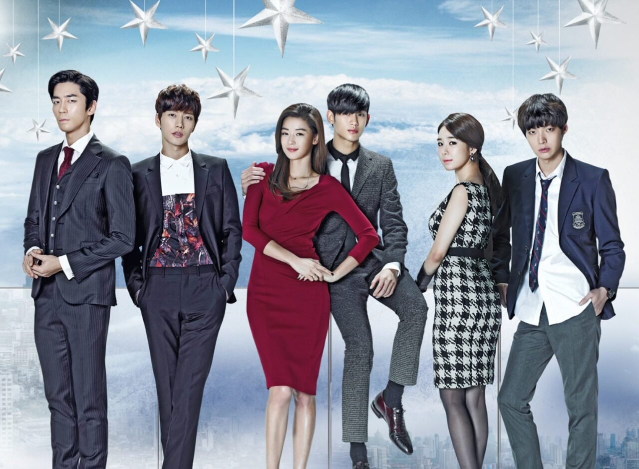 O alienígena Do Min-joon e a atriz Cheon Song-yi se olhando intensamente.