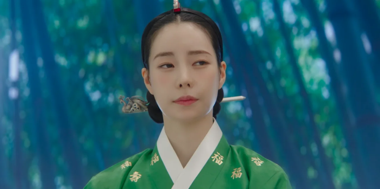 Shin Seo Ri em destaque durante uma gravação na era moderna