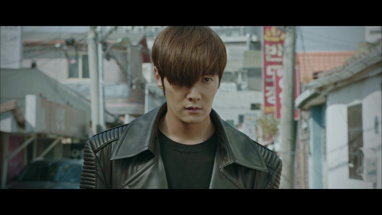 O personagem Kang Ki-bum em combate tático.