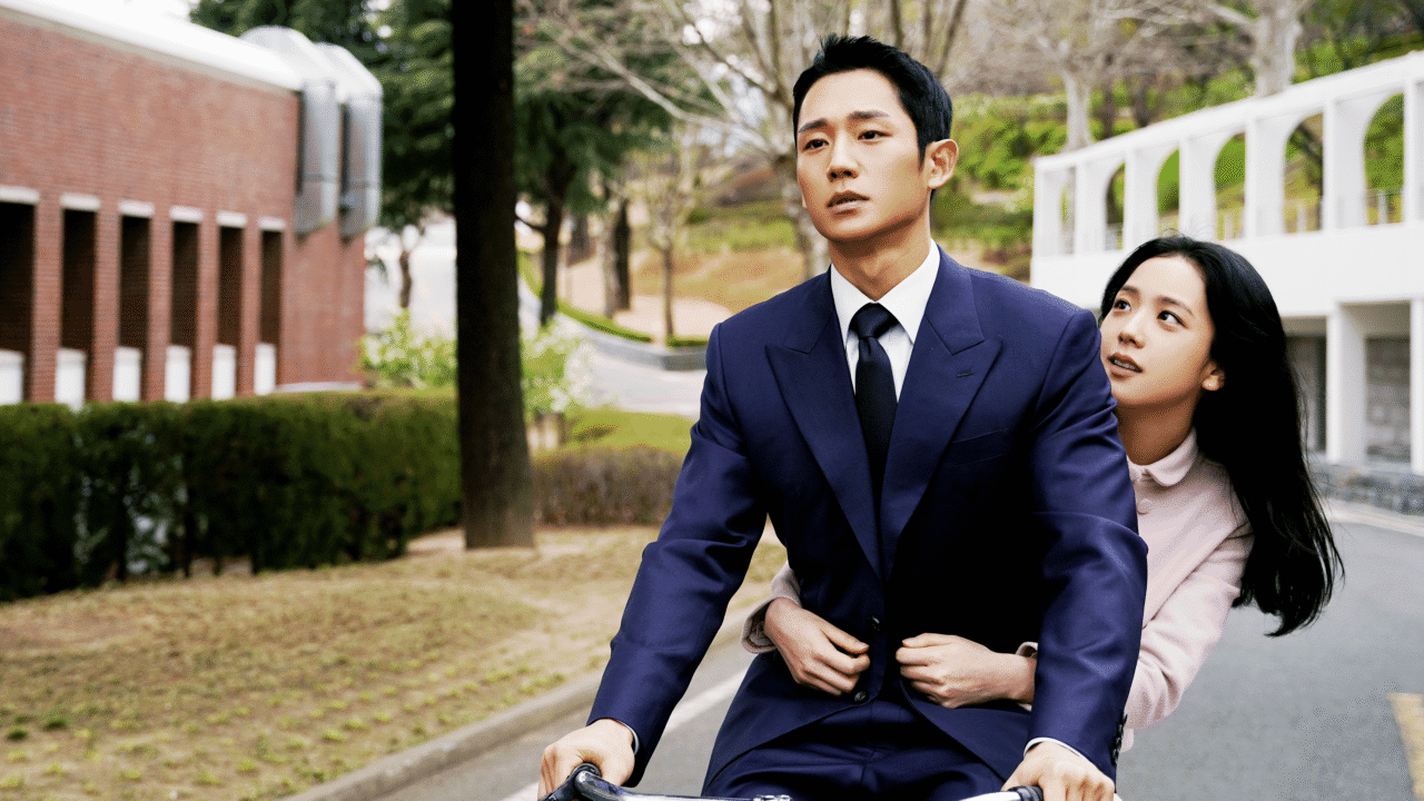 Jung Hae-in e Jisoo em cena do dorama Snowdrop.