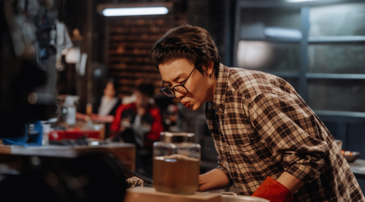 O ator Yoon Hyun Soo caracterizado como Lee Hoon Seok.