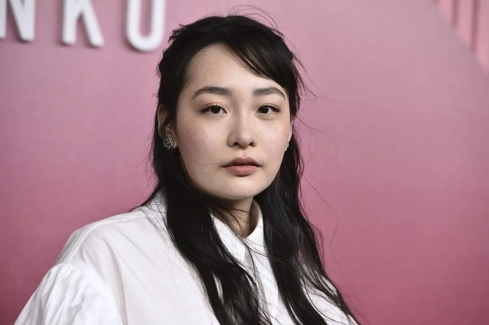 A atriz Kim Min-ha caracterizada para a série Pachinko.