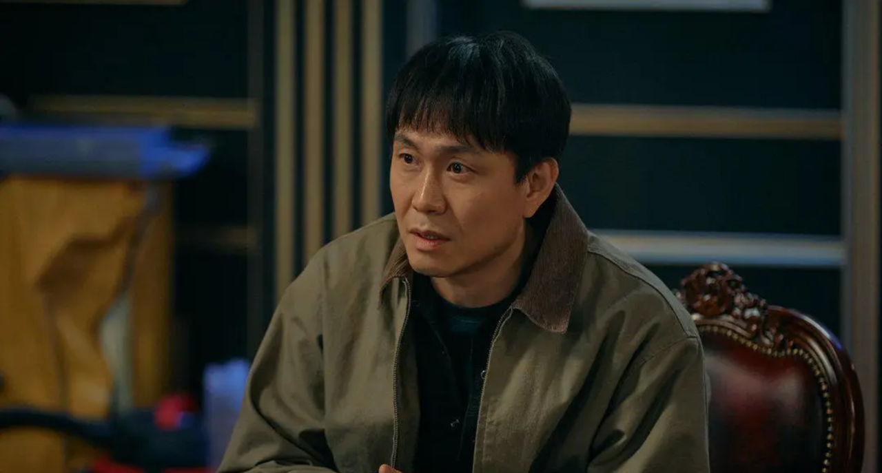 Ator sul-coreano Oh Jung Se com expressão confusa e atormentada.