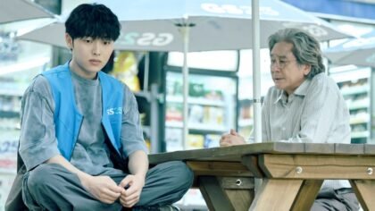 O professor Heo Mun Oh e o estudante Lee Kang em um momento de tensão durante um encontro no dorama Notas de Última Fila