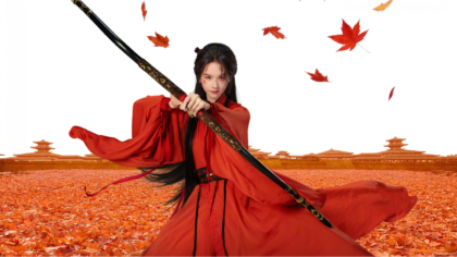 Atriz chinesa caracterizada em trajes de época com postura firme em ambiente noturno.