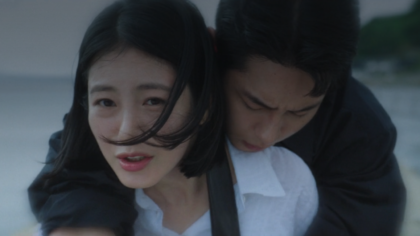 Atores sul-coreanos Lee Jae-wook e Shin Ye-eun em cena da série Doutor à Beira do Amor.