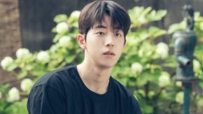 O ator Nam Joo Hyuk caracterizado em um de seus papéis dramáticos de sucesso na televisão sul-coreana