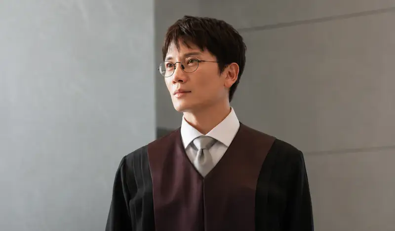 O ator Ji Sung no drama sul-coreano O Retorno do Juíz.