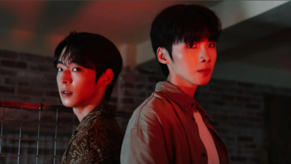Atores sul-coreanos Kim Seung-beom e Kim Kyung-min contracenando em ambiente doméstico.