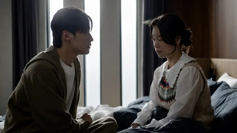 Detalhe do momento em que a protagonista Seo Ri desabafa suas dores do passado para o herdeiro