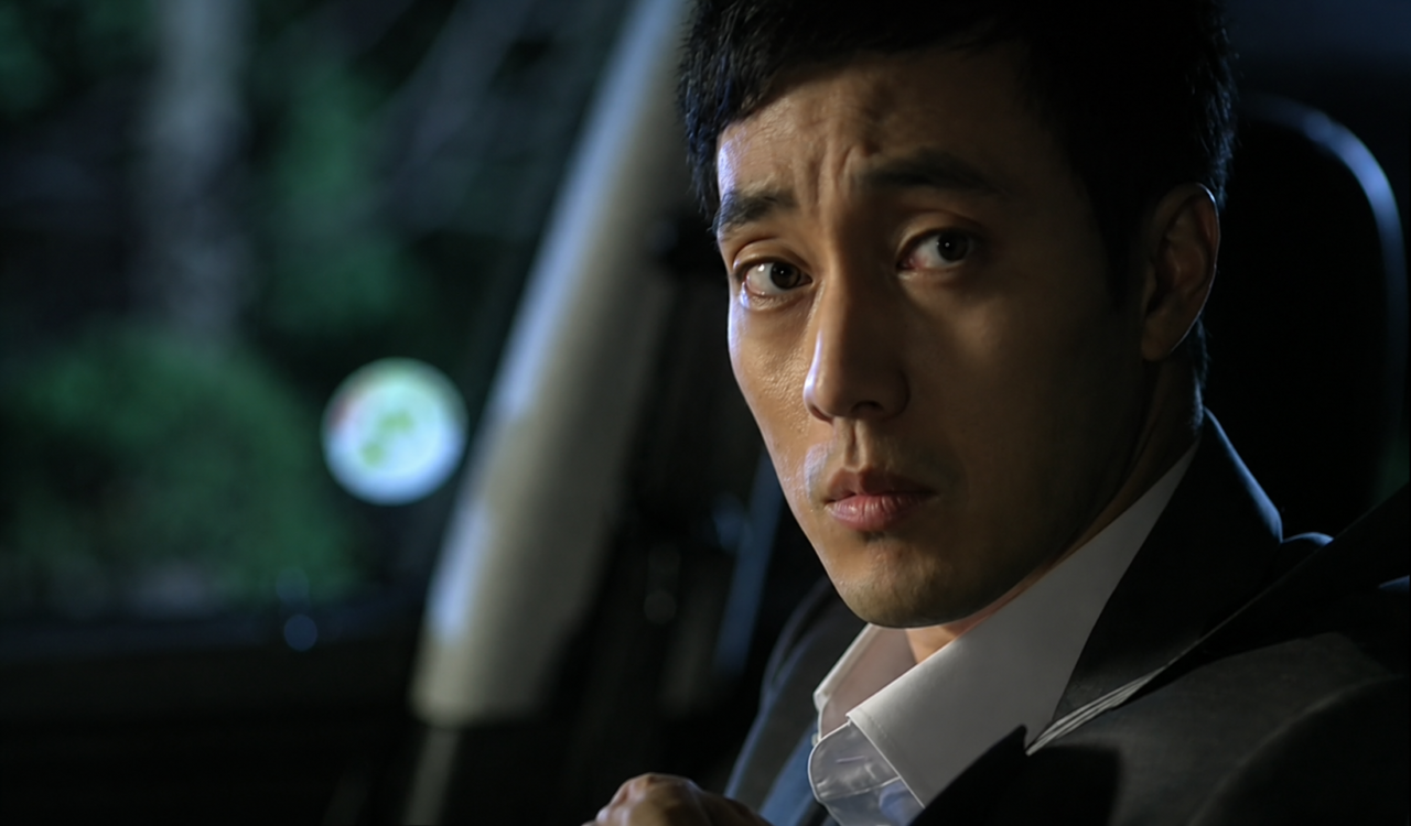 So Ji Sub interpretando o investigador cibernético Kim Woo Hyun na série Fantasma.