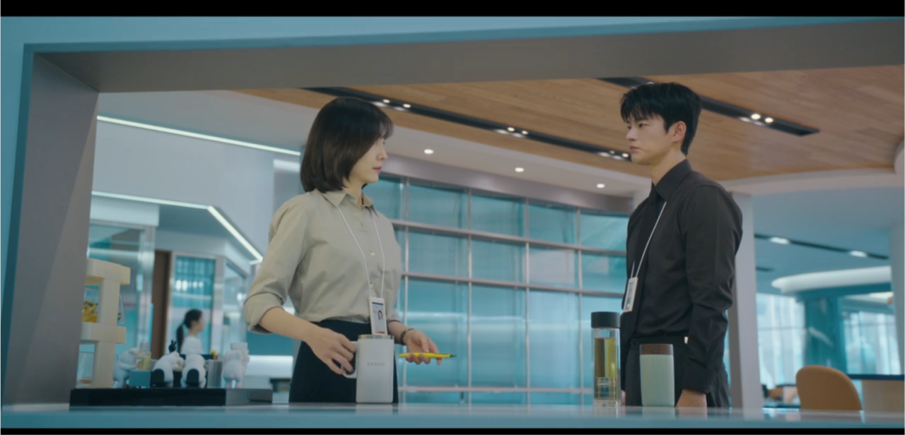atores que interpretam Cha Ji-yoon e Kang Si-woo no dorama corporativo