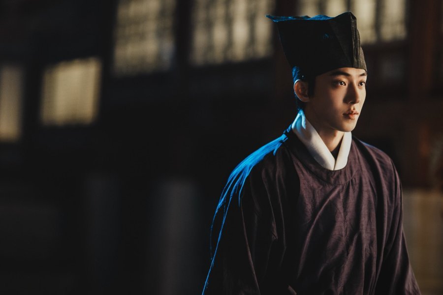 Nam Joo Hyuk com roupas de época no papel de Gu Cheon