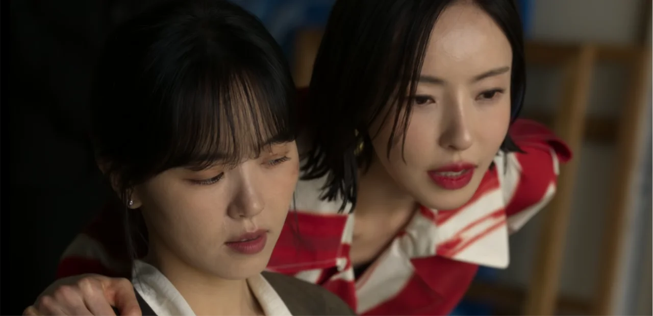 O elenco de apoio e os antagonistas do filme sul-coreano reunidos em cena de confronto