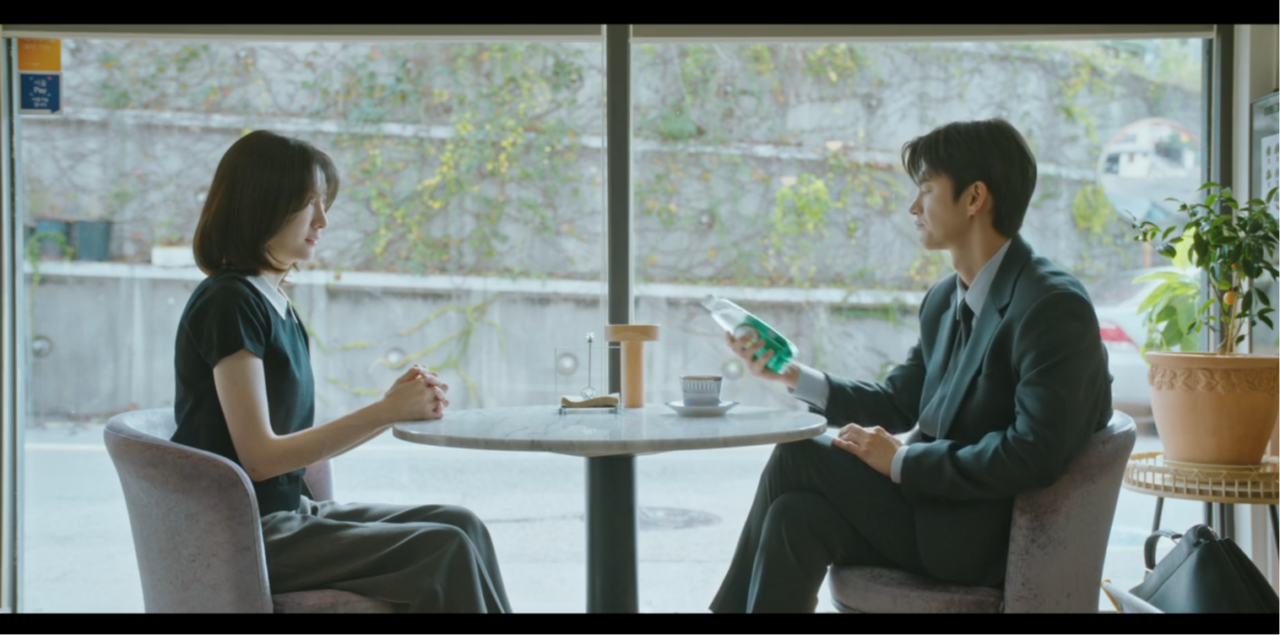Park Ji-yoon no papel de Cha Ji-yoon e Kang Si-woo