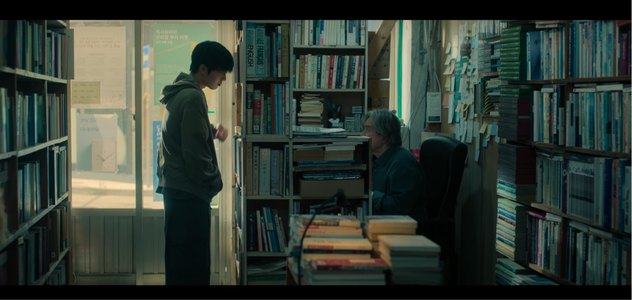 O encontro final entre Lee Kang e Mun-oh na biblioteca durante os minutos finais da série