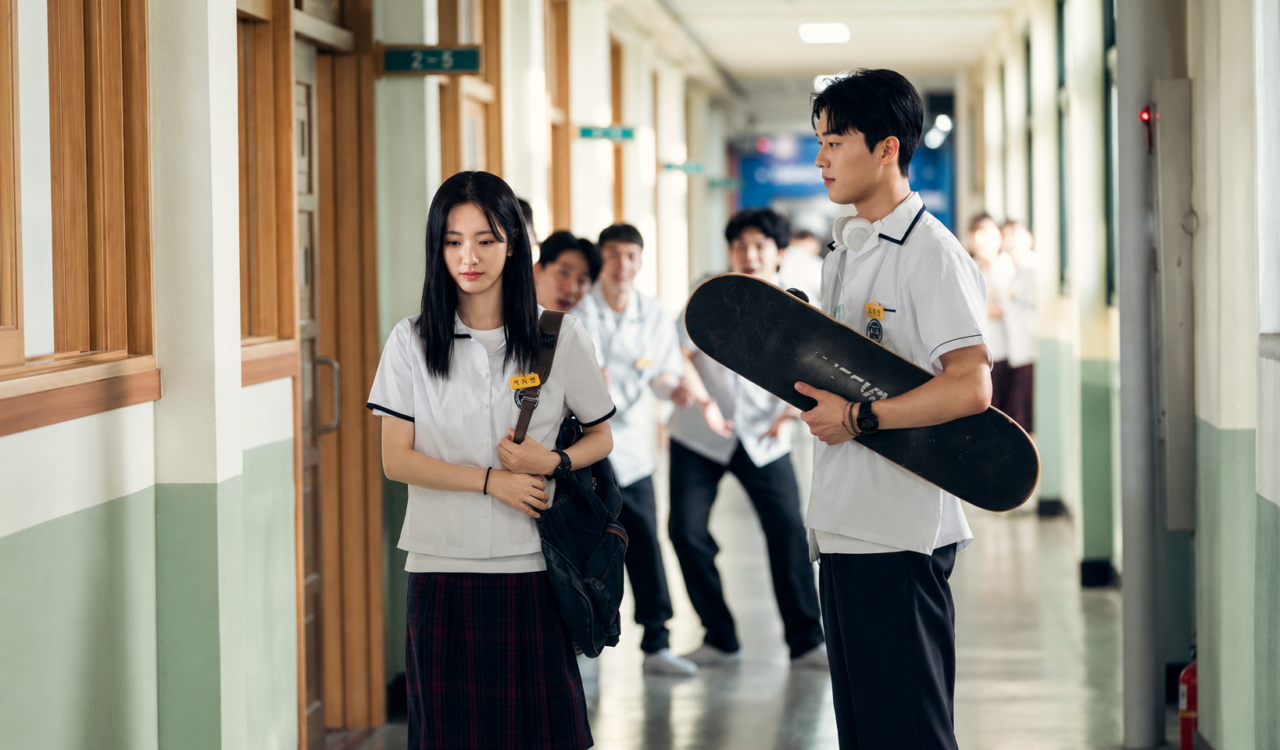 Choi Hyun Wook e Bona interagindo na série Vinte e Cinco, Vinte e Um.