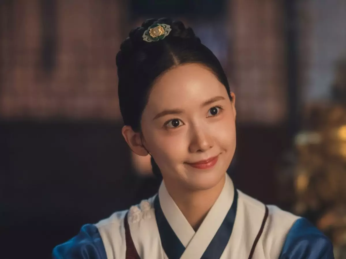 Lim Yoon A cozinhando no dorama Bon Appetit, vossa majestade.