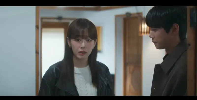 Os personagens Kang Bang Geul e Hwang Jun Hyun conversando no desfecho de Renascendo como Novato.