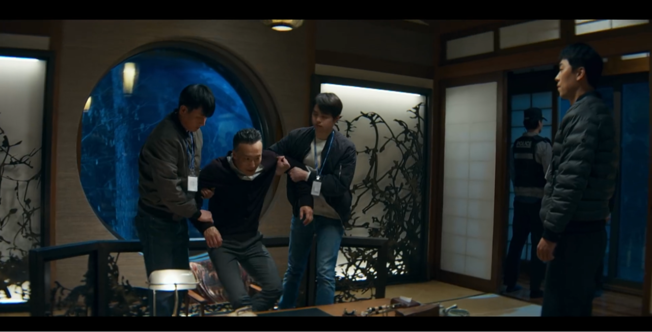 Cena de confronto no escritório do Grupo Choi Sung em Renascendo como Novato.