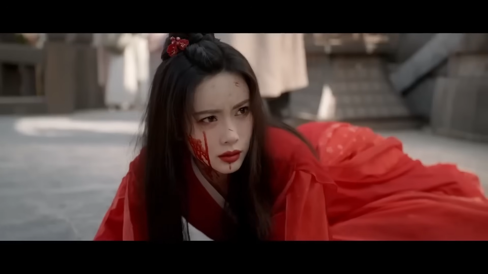 Atriz Meng Ziyi caracterizada como a princesa Shen Xihe em cena de época do dorama chinês Flores do Poder.