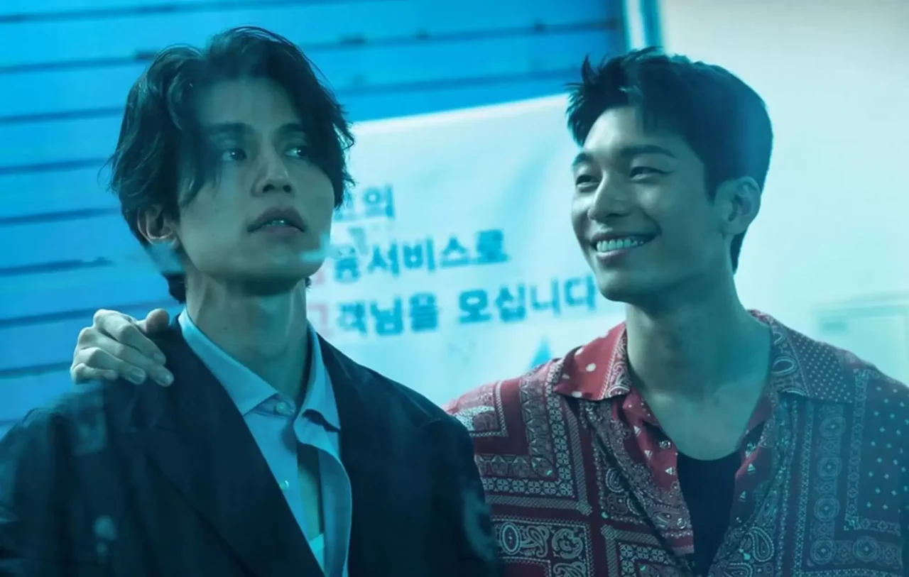 Os atores Lee Dong Wook e Wi Ha Joon na série policial Bad and Crazy.