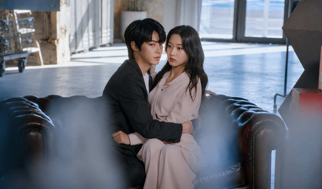 Cena do dorama Beleza Verdadeira com Hwang In Yeop e Moon Ga Young